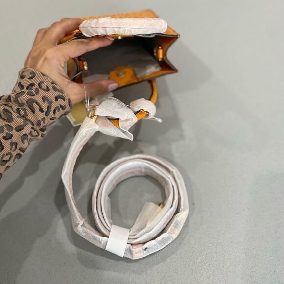 Michael Kors Mercer Honeycomb Gold Signature PVC  Crossbody bag - Picture 8 of 10